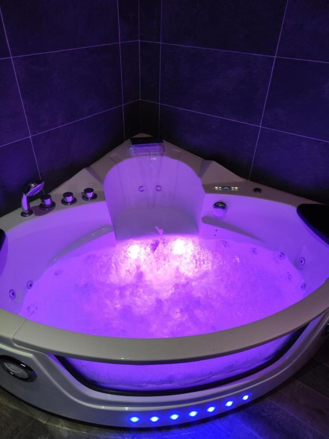 Loveroomxspa Bourg-Saint-Christophe Zewnętrze zdjęcie