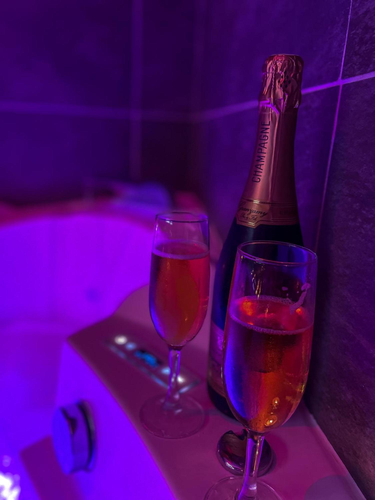 Loveroomxspa Bourg-Saint-Christophe Zewnętrze zdjęcie