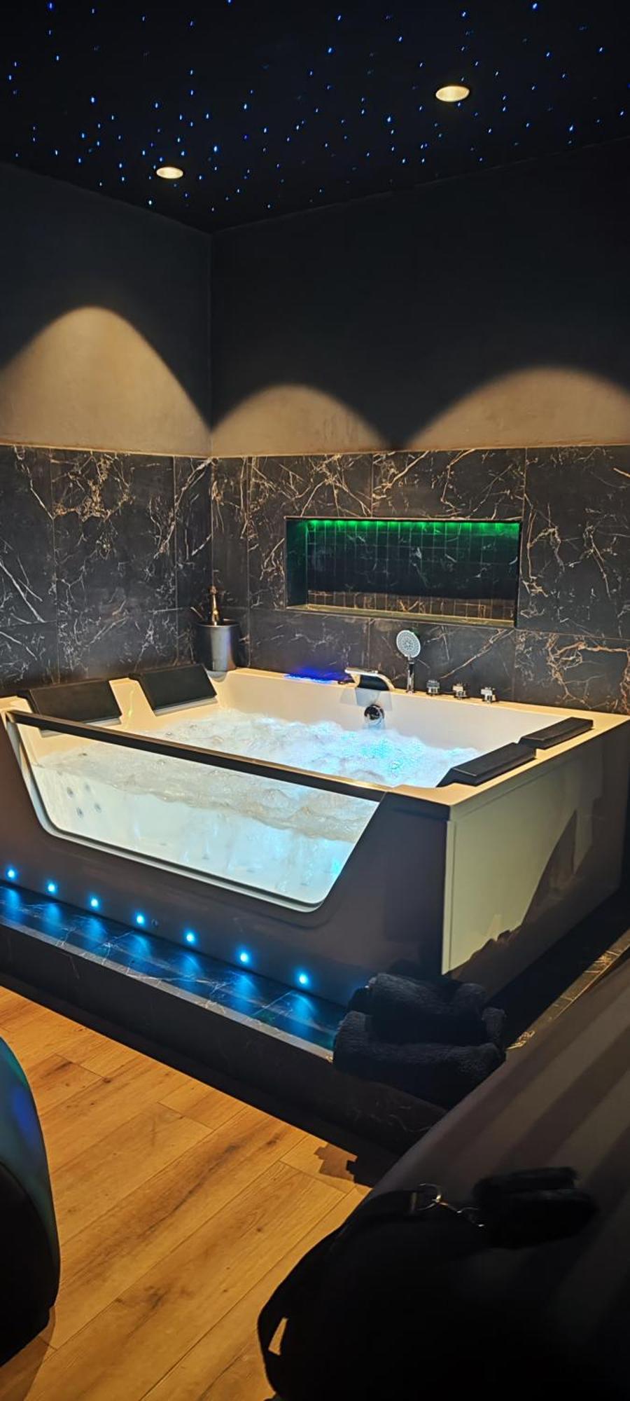 Loveroomxspa Bourg-Saint-Christophe Zewnętrze zdjęcie
