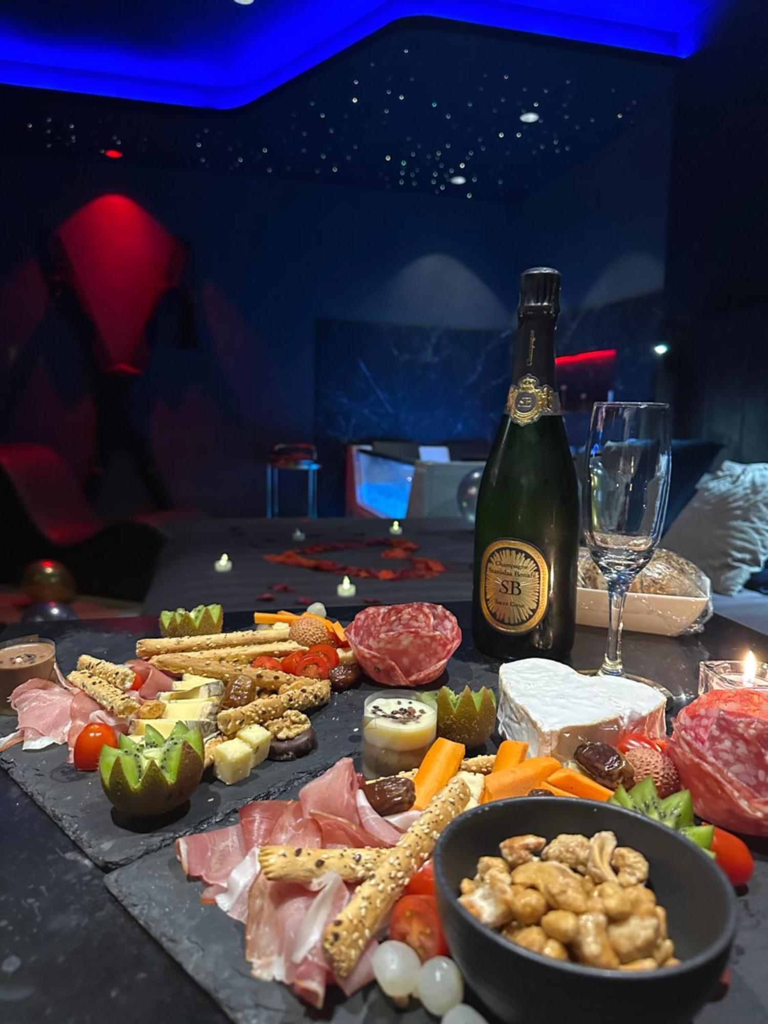 Loveroomxspa Bourg-Saint-Christophe Zewnętrze zdjęcie