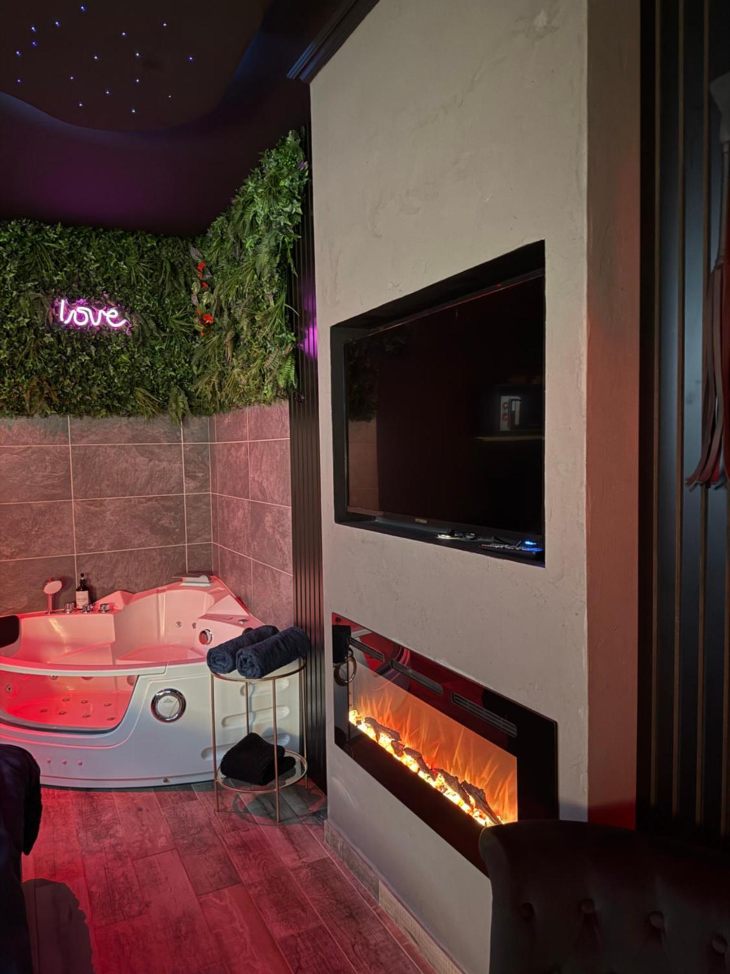 Loveroomxspa Bourg-Saint-Christophe Zewnętrze zdjęcie