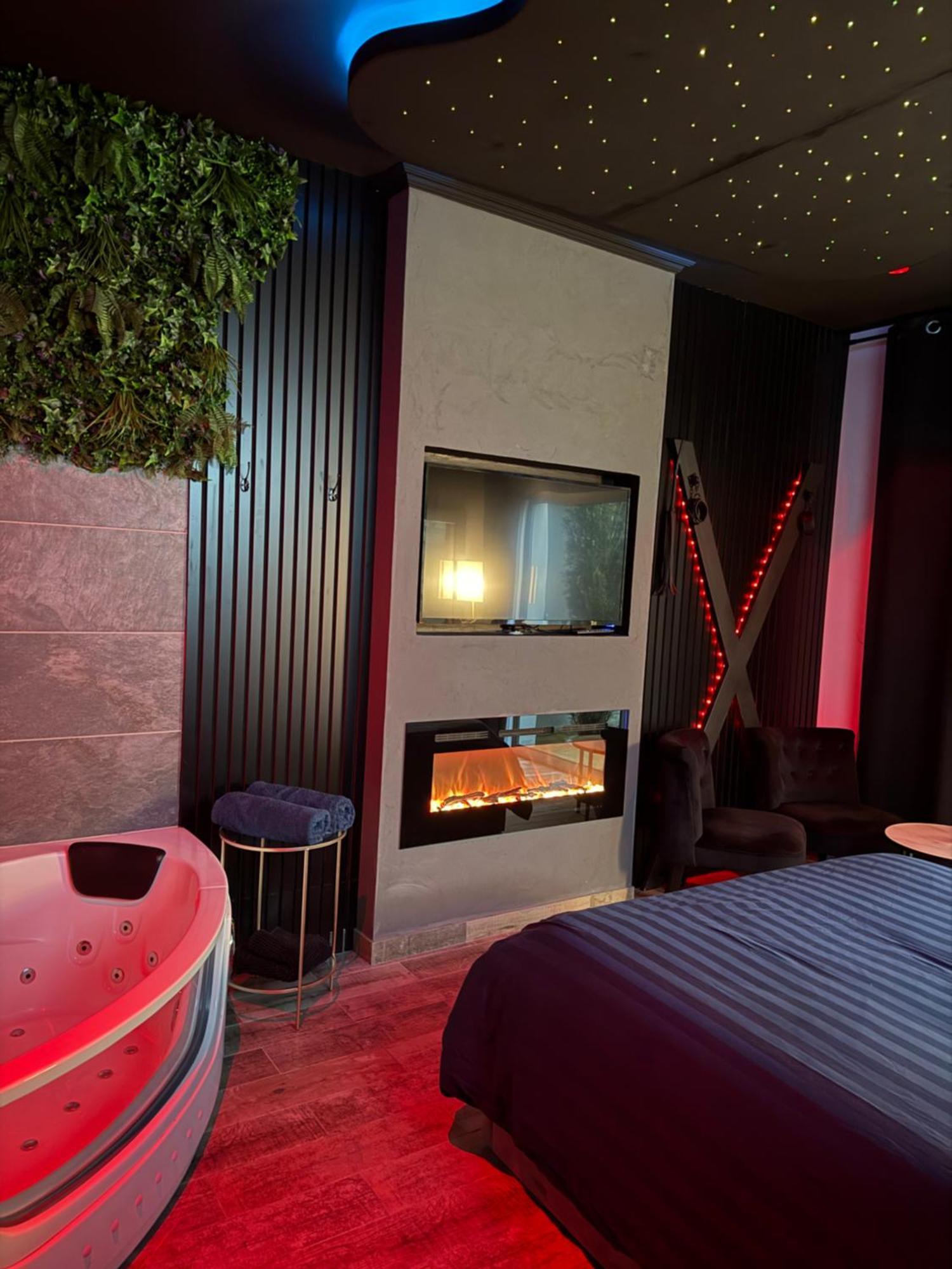 Loveroomxspa Bourg-Saint-Christophe Zewnętrze zdjęcie