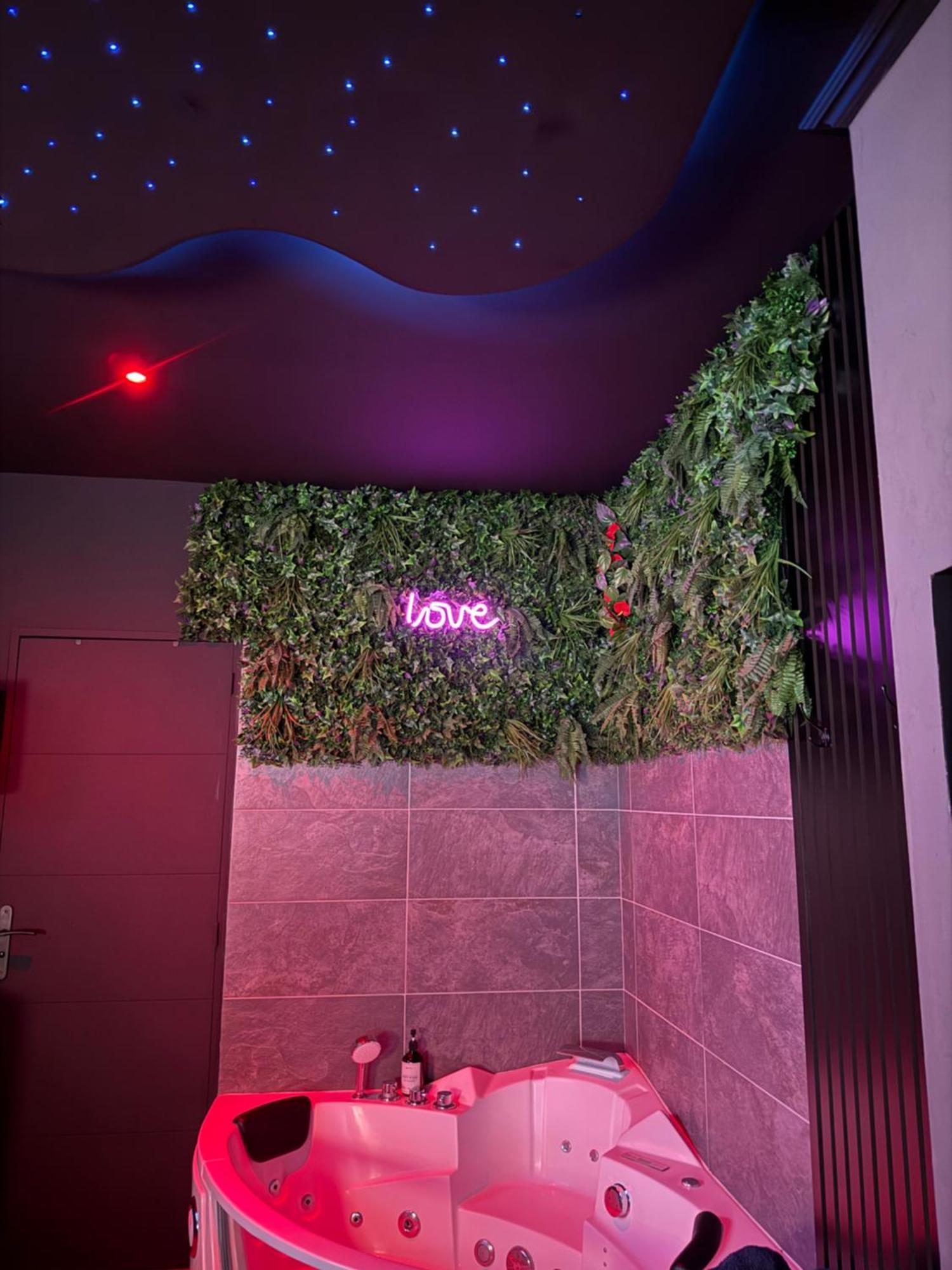 Loveroomxspa Bourg-Saint-Christophe Zewnętrze zdjęcie